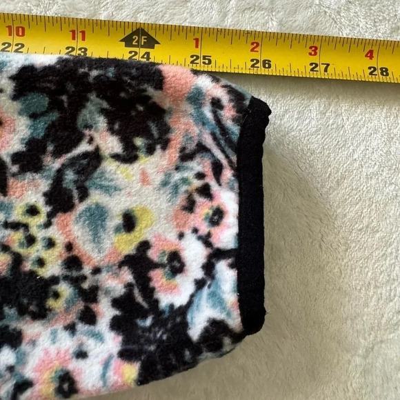 PacSun Half-Zip Pullover Sweatshirt with a Crazy Retro AOP Floral Graphic - Picture 7 of 8